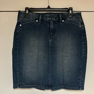 Levi’s Blue Denim Jean Skirt Stretch 6-Pocket Sexy Back Slit Flattering Sz 6/28